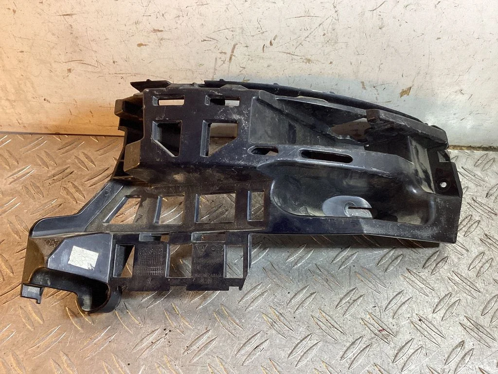 Rear bumper mounting bracket – Porsche Macan (95B) (2019-)
