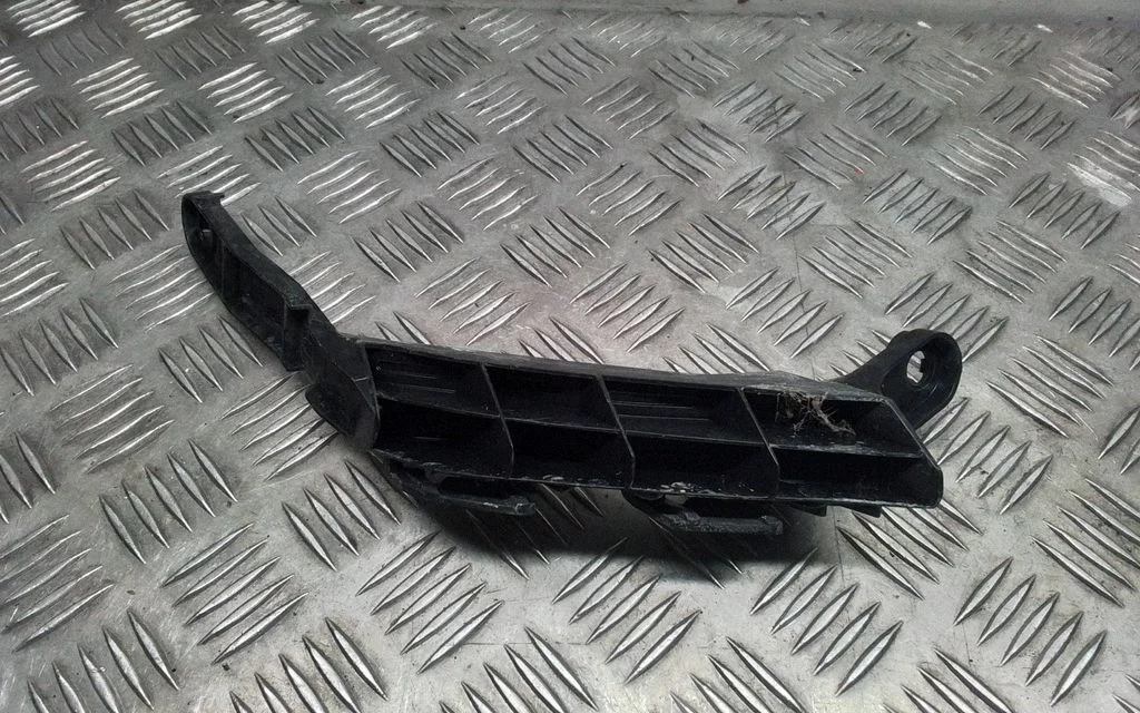 Rear bumper mounting bracket – Toyota RAV 4 (XA50) (2018-)
