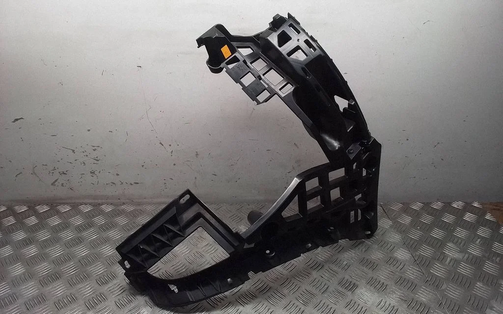 Rear bumper mounting bracket – Porsche Macan (95B) (2019-)