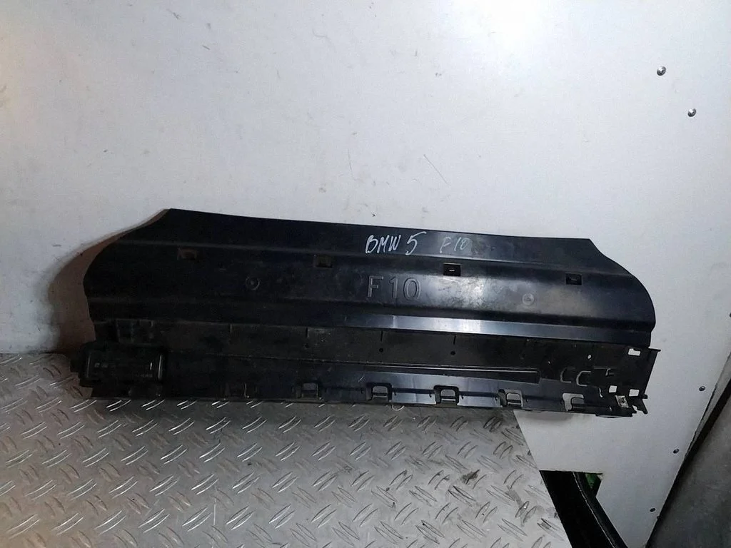 Rear bumper mounting bracket 51127299970