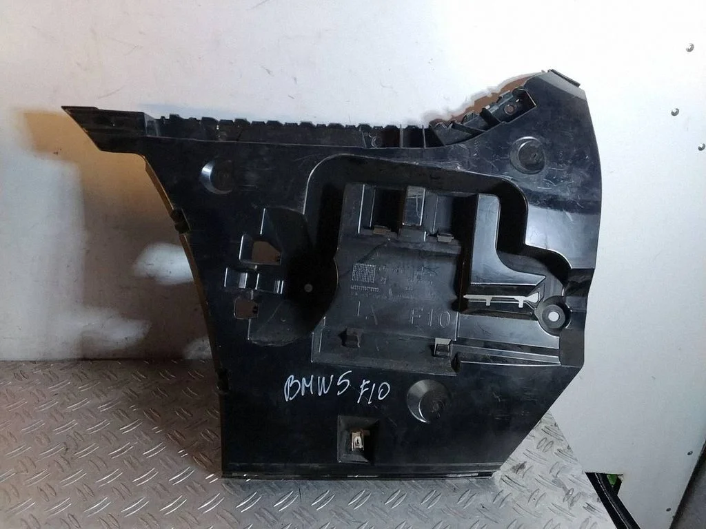 Rear bumper mounting bracket 51127184767