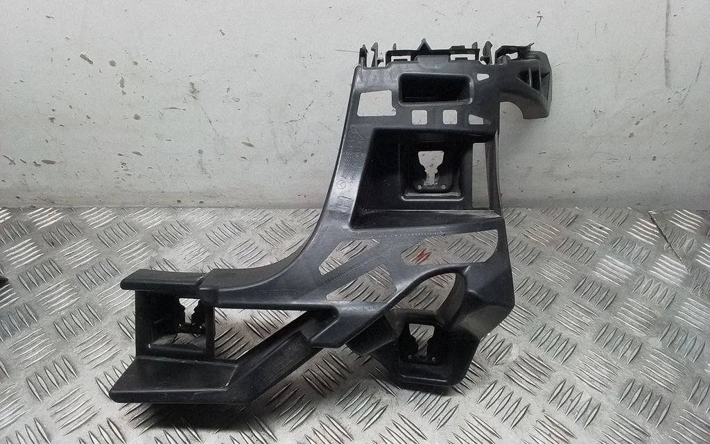 Rear bumper mounting bracket A1668850465
