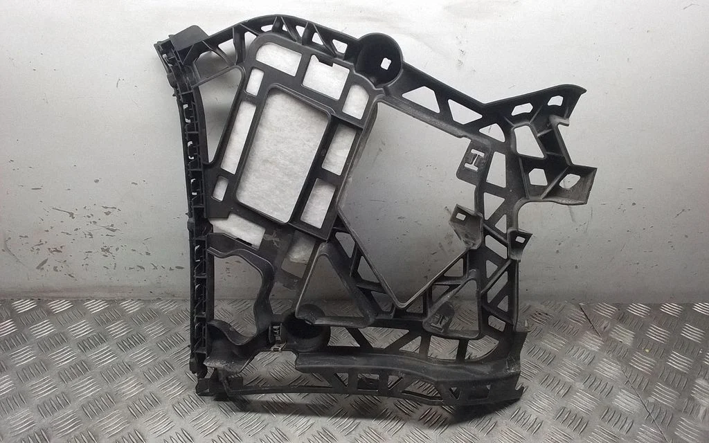 Rear bumper mounting bracket A1668800912