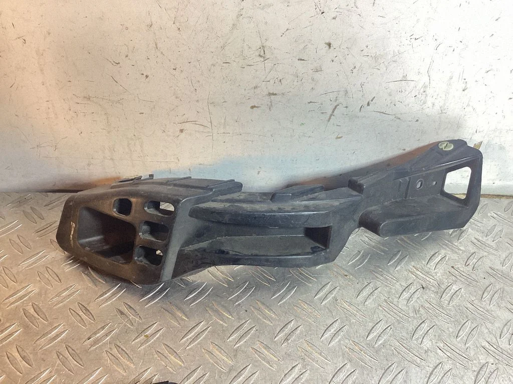 Tagumise kaitseraua kinnitusklamber – Porsche Cayenne (92A) (2010-2017)