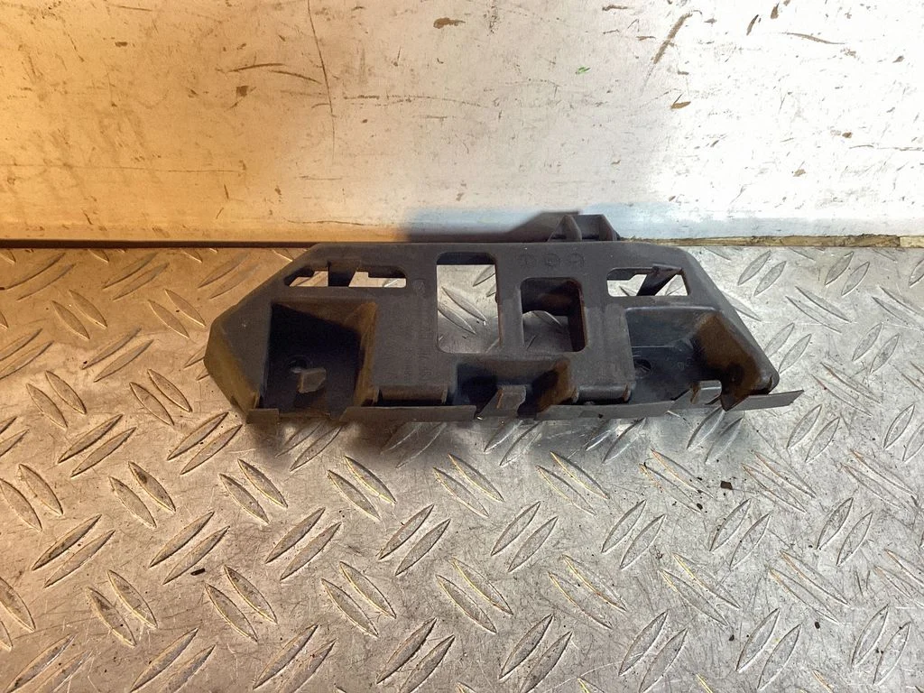 Rear bumper mounting bracket – Porsche Cayenne (92A) (2010-2017)