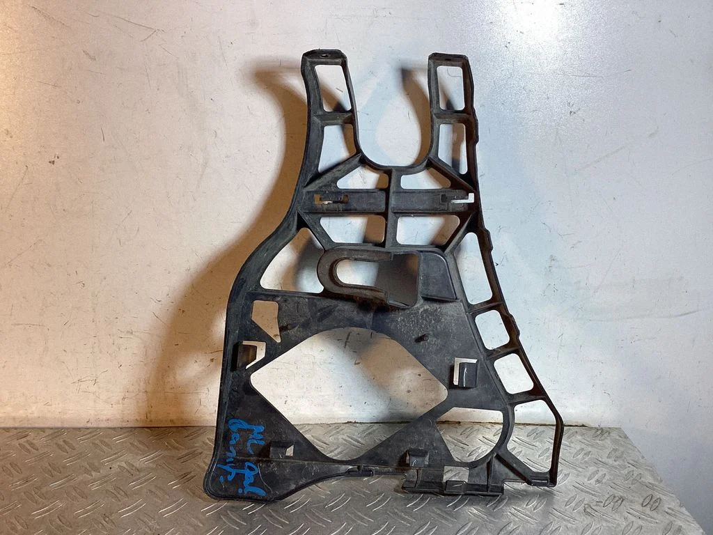 Rear bumper mounting bracket A1648850214