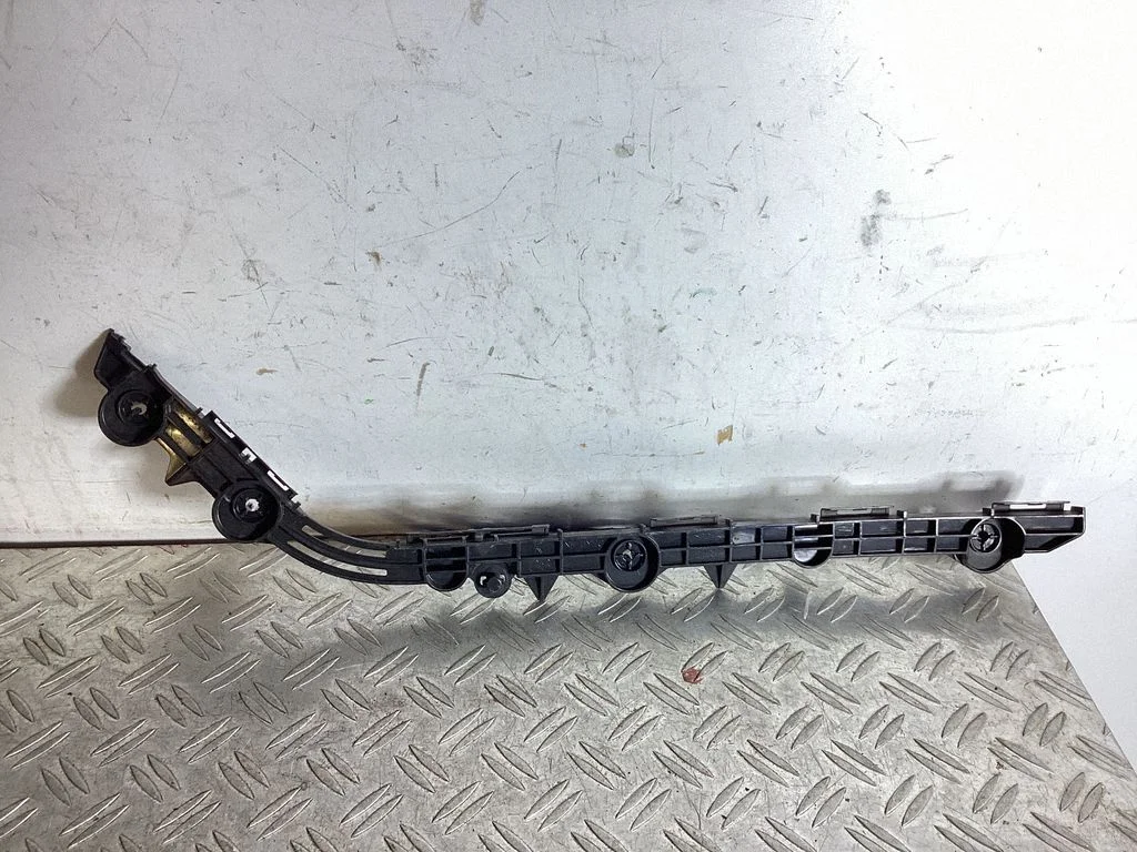 Rear bumper mounting bracket – Lexus GS 250 350 300H 450H (2013-)
