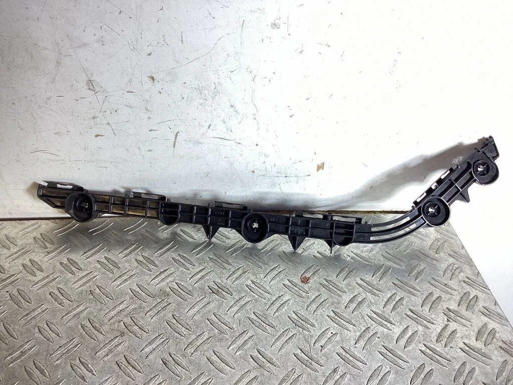 Tagumise kaitseraua kinnitusklamber – Lexus GS 250 350 300H 450H (2013-)