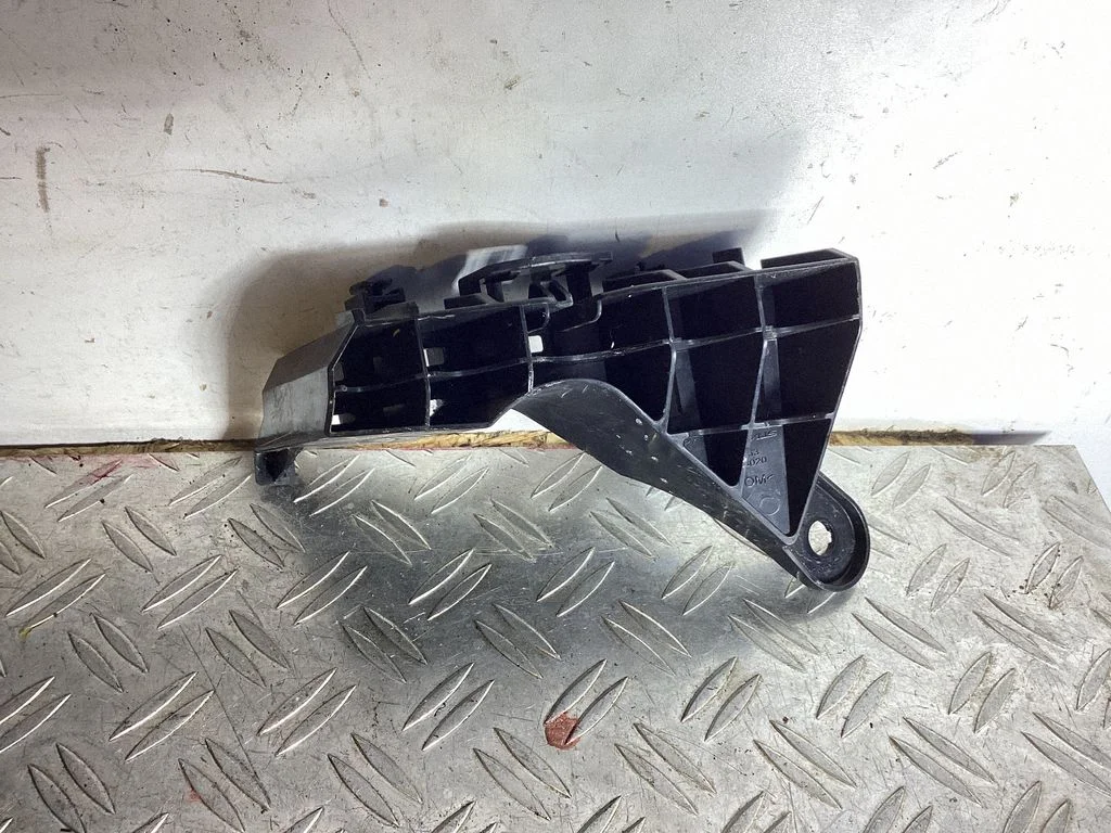 Rear bumper mounting bracket – Lexus NX (2021-)