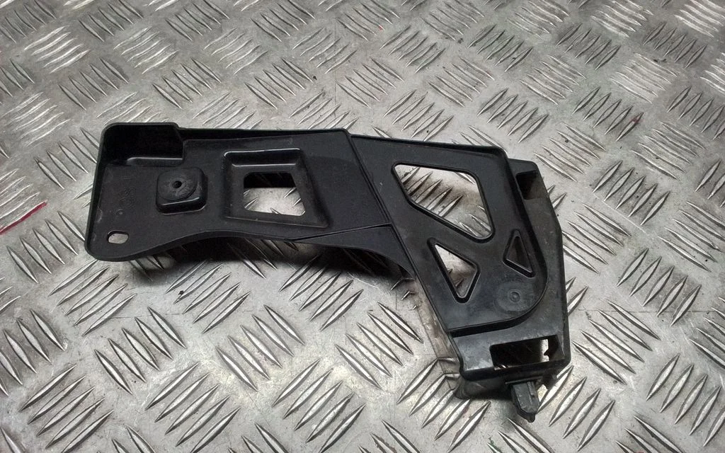 Tagumise kaitseraua kinnitusklamber – Lexus GS 250 350 300H 450H (2013-)