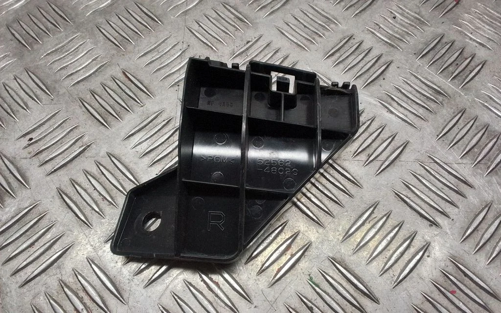 Rear bumper mounting bracket – Lexus RX 450H (2016-)