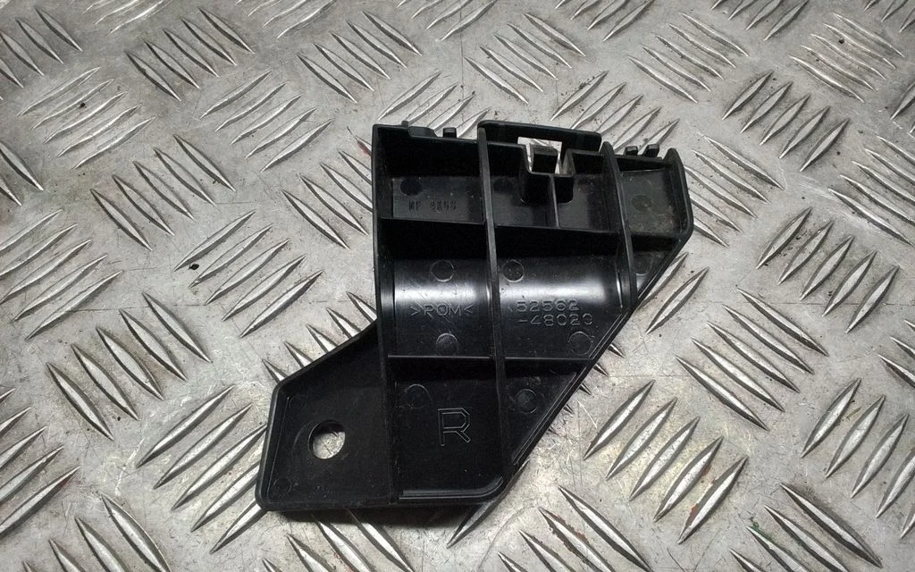 Rear bumper mounting bracket – Lexus RX 450H (2016-)