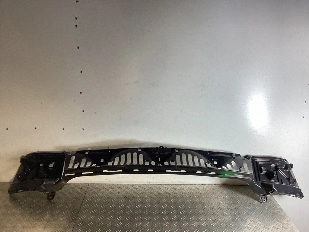 Rear bumper mounting bracket 51127223161