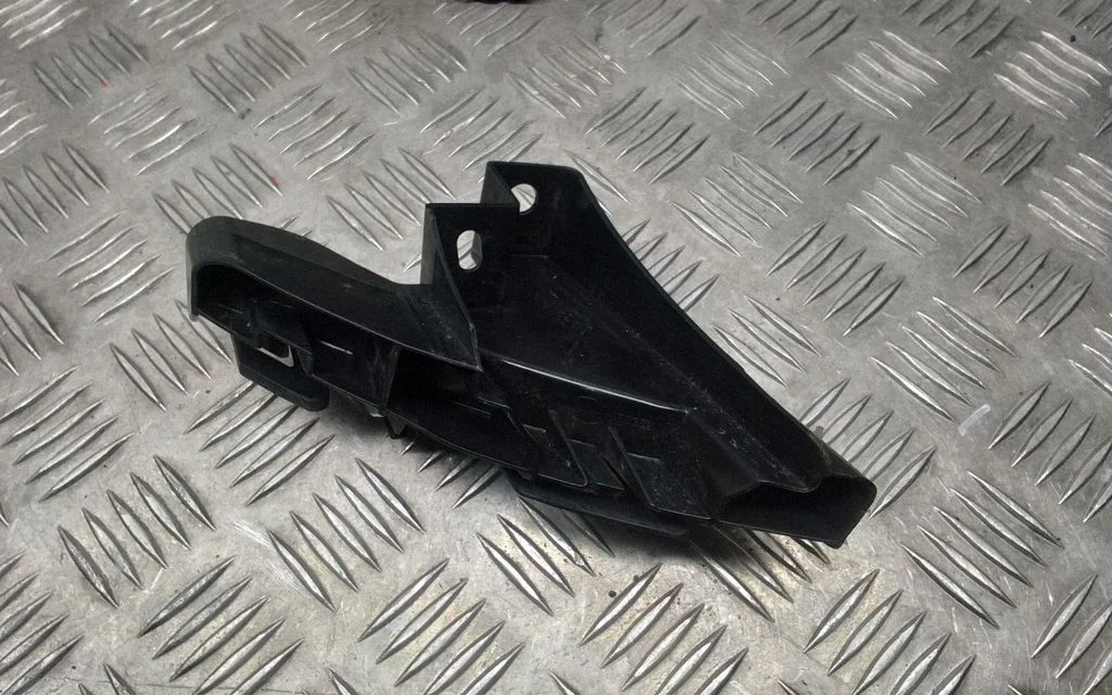 Rear bumper mounting bracket 5256278010