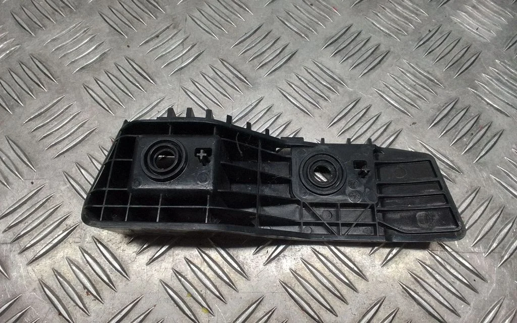 Rear bumper mounting bracket 108399200