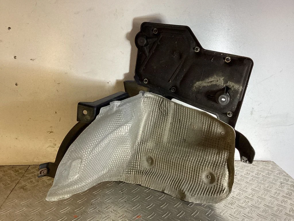 Rear bumper mounting bracket 97050563201