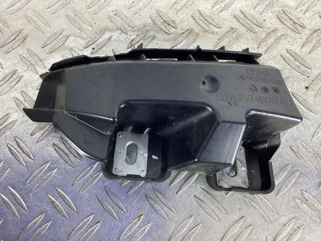 Rear bumper mounting bracket A2538800903