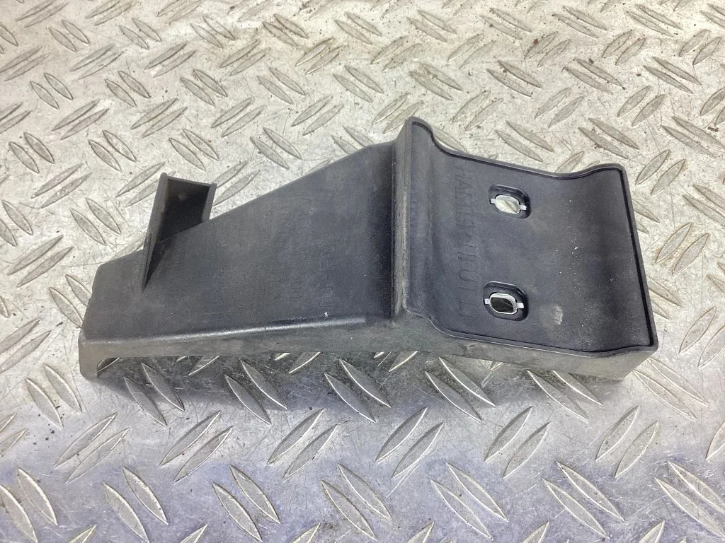 Rear bumper mounting bracket A1668804500