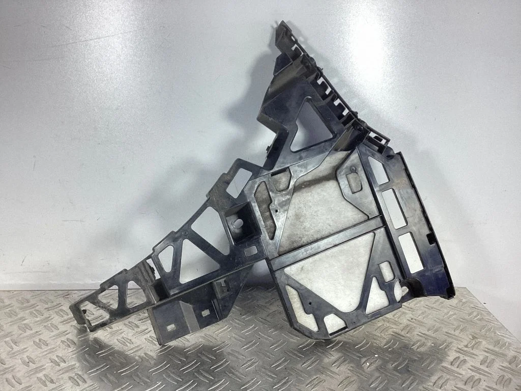 Rear bumper mounting bracket A1668851721