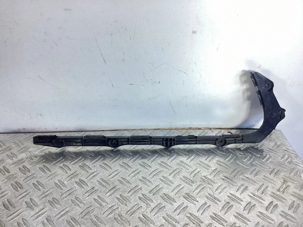 Tagumise kaitseraua kinnitusklamber – Lexus GS 300 400 430 (1991-2005)