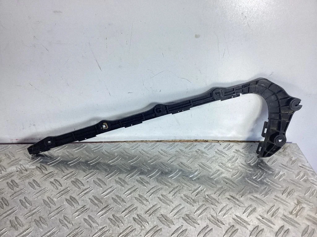 Tagumise kaitseraua kinnitusklamber – Lexus GS 300 400 430 (1991-2005)