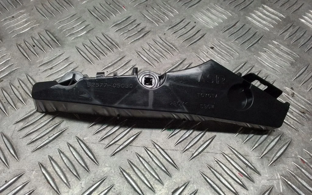 Rear bumper mounting bracket – Toyota Avensis T270 (2012-2015)