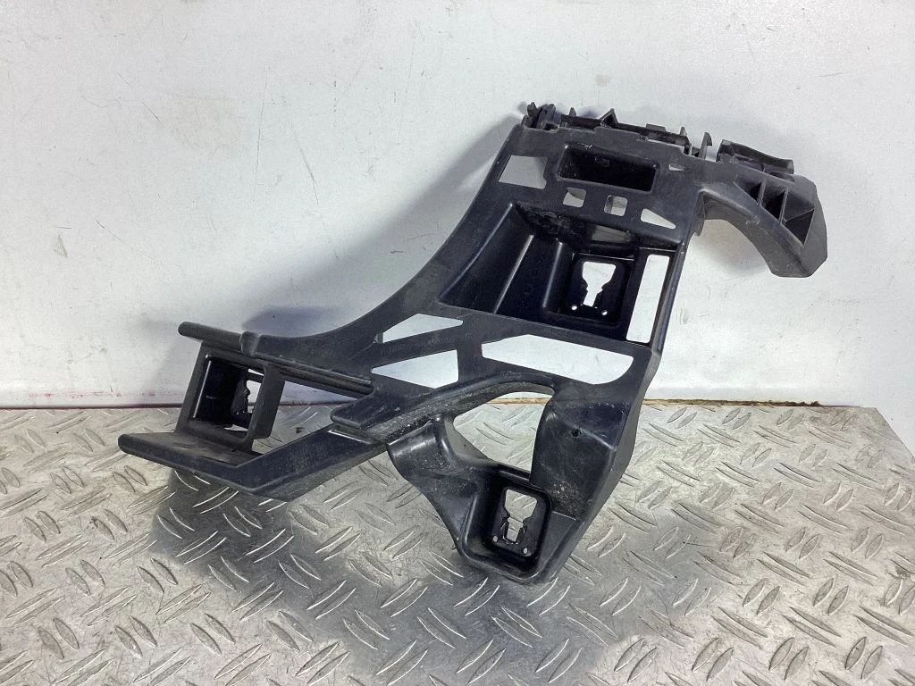 Rear bumper mounting bracket A1668850465