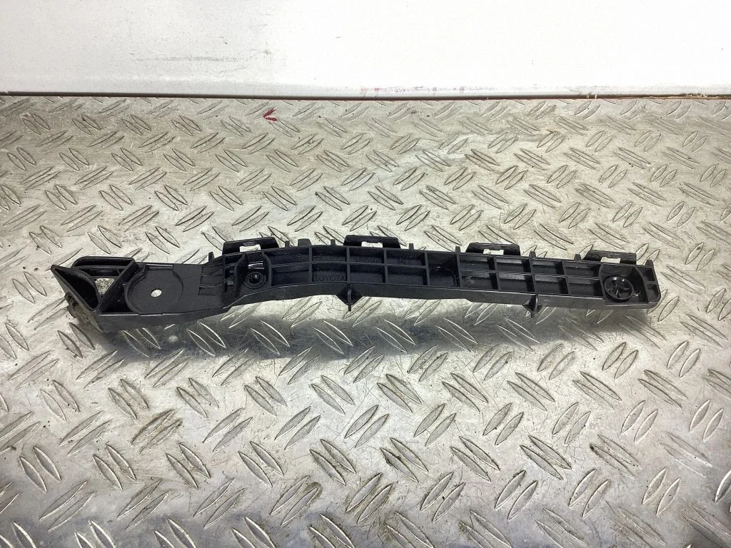 Rear bumper mounting bracket 5215678010