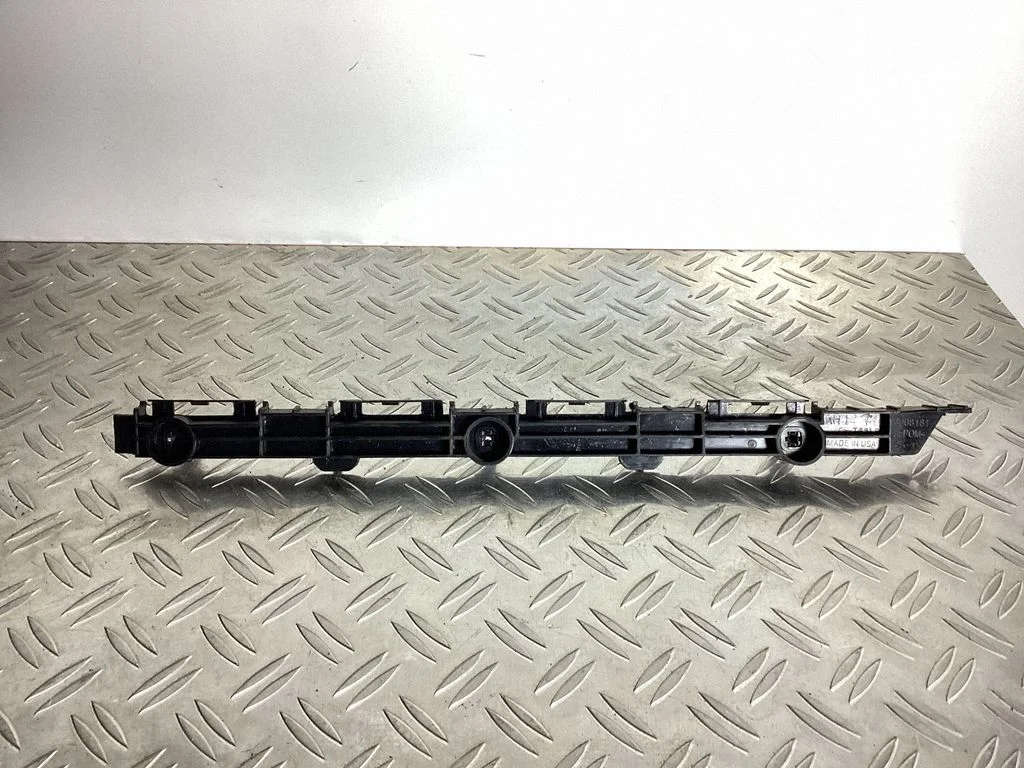 Rear bumper mounting bracket 600818100D