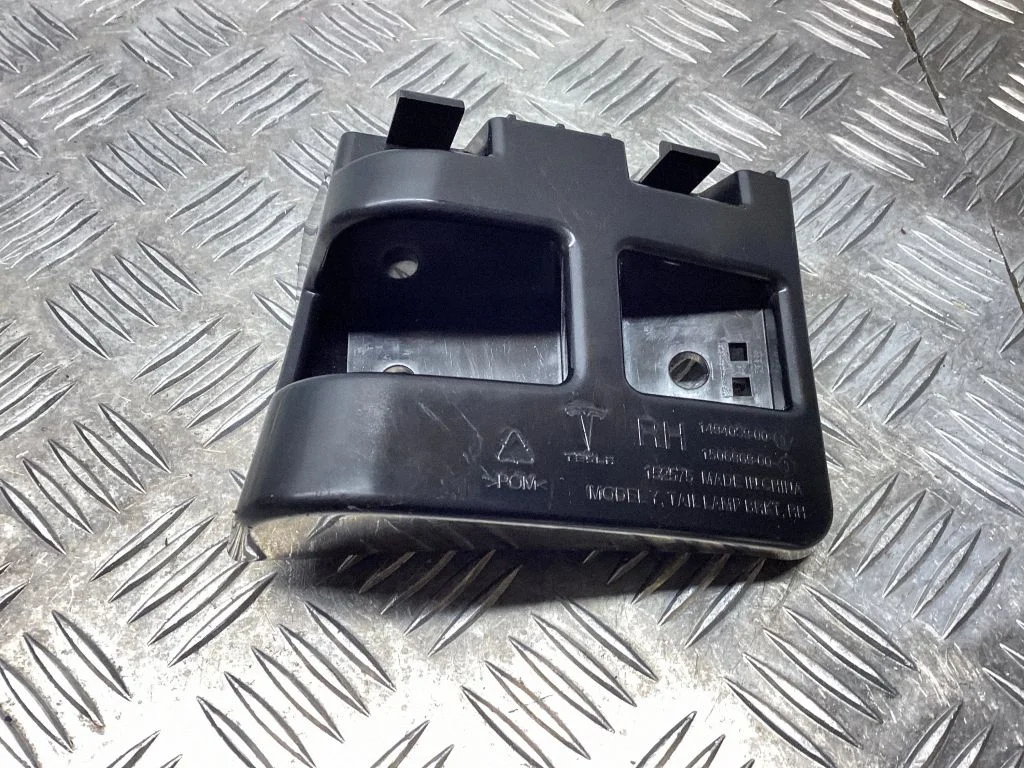 Rear bumper mounting bracket 149403900D