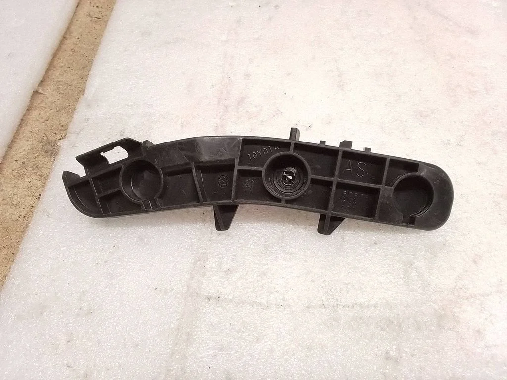 Mocowanie zderzaka tylnego – Toyota Avensis T270 (2009-2012)