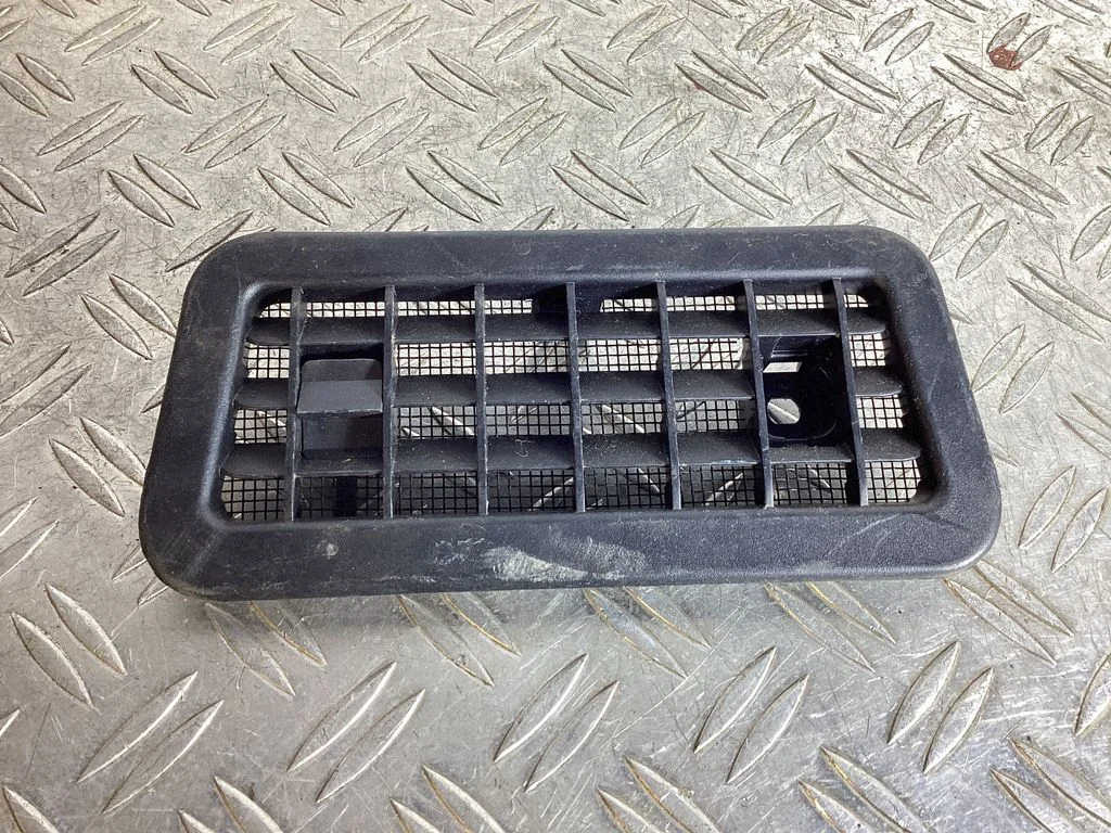 Quarter panel pressure vent – Lexus RX 450H (2016-)