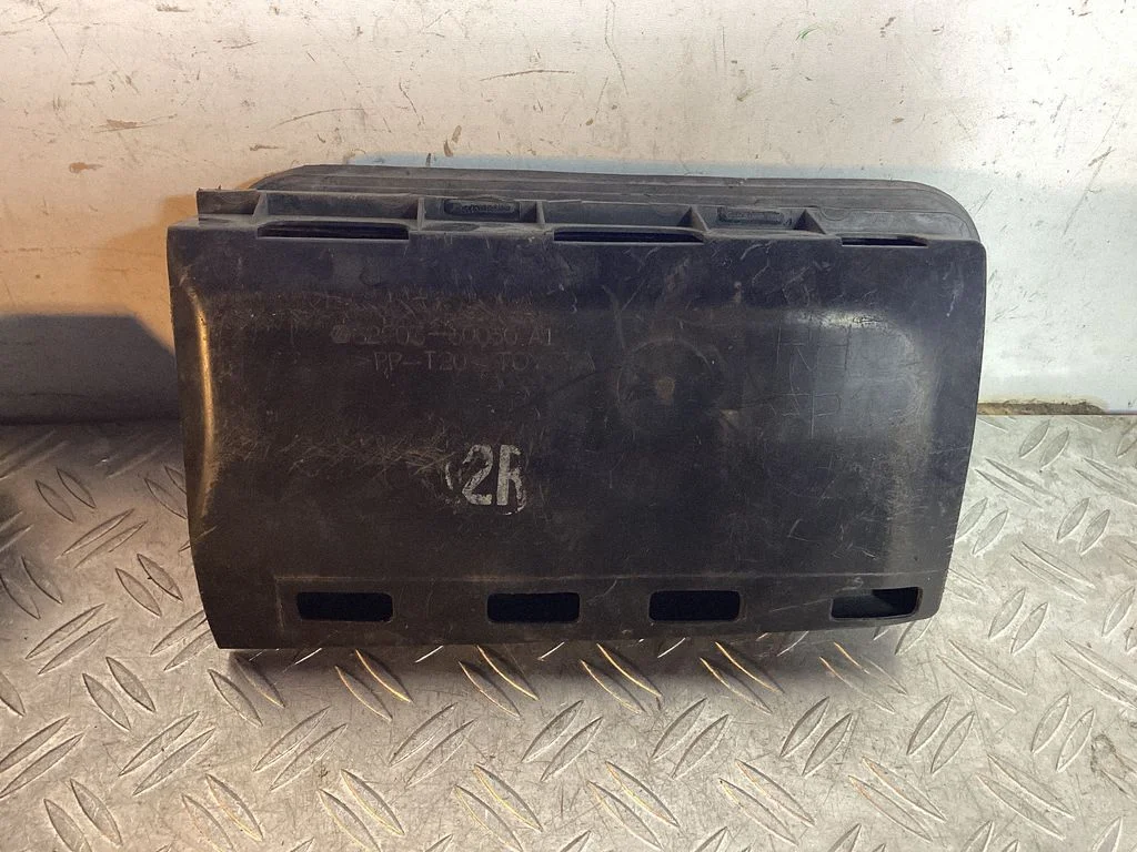 Quarter panel pressure vent – Toyota Land Cruiser (J120) (2002-2009)