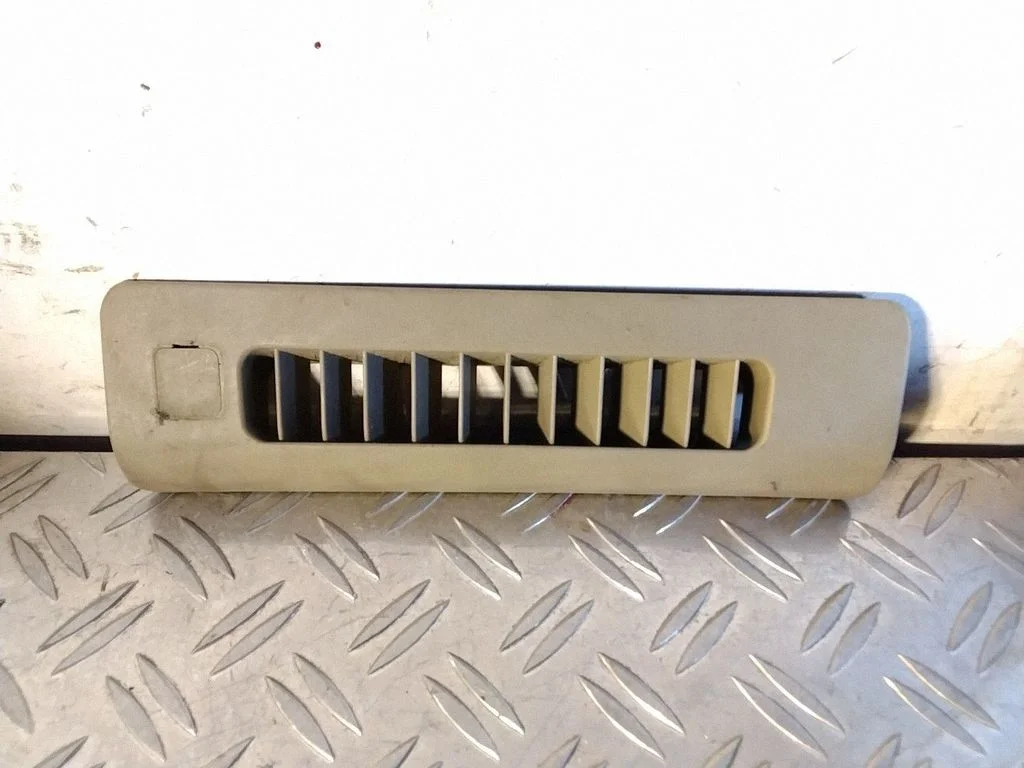 Quarter panel pressure vent – Toyota Land Cruiser (J200) (2008-)