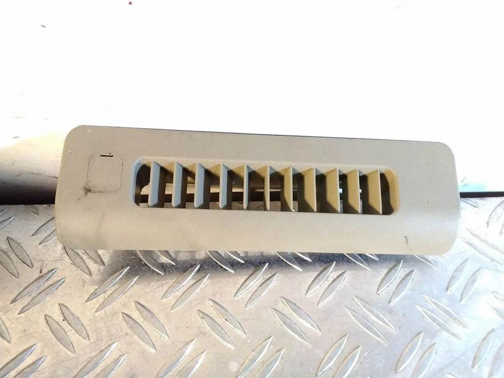 Quarter panel pressure vent – Toyota Land Cruiser (J200) (2008-)
