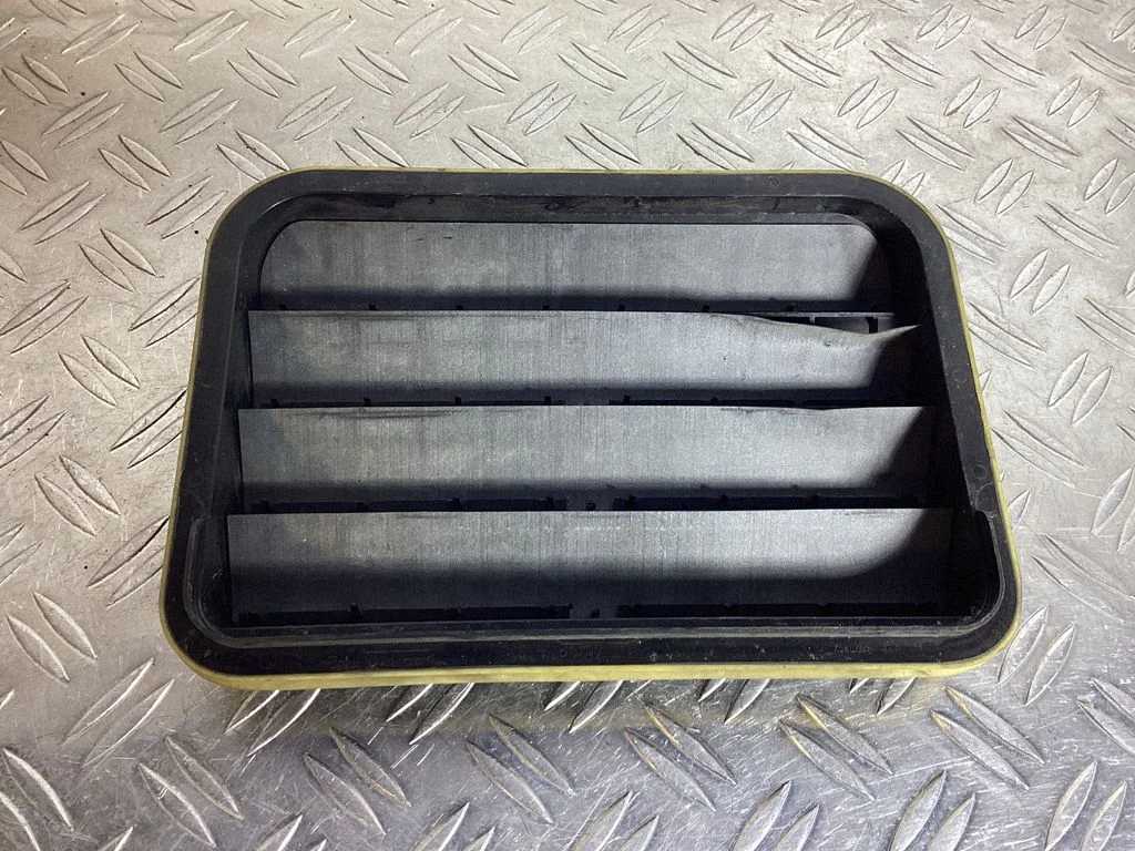 Quarter panel pressure vent – Porsche Cayenne (92A) (2010-2017)