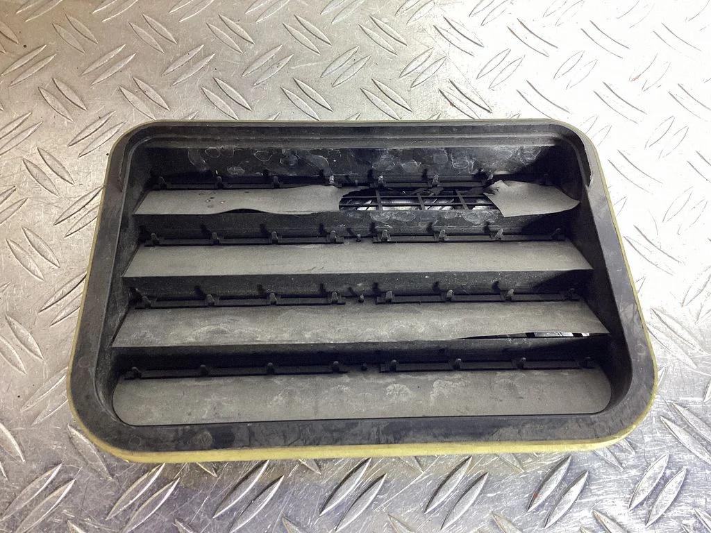 Quarter panel pressure vent – Porsche Cayenne (92A) (2010-2017)