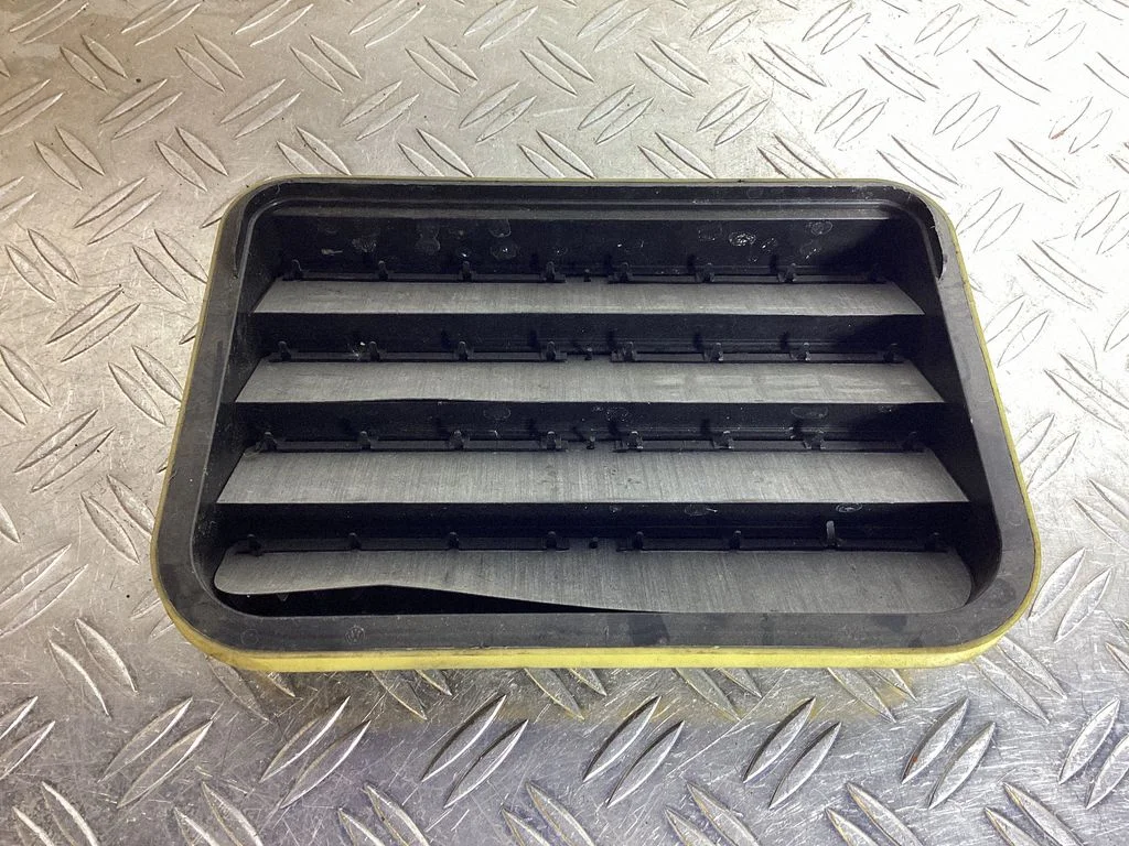 Quarter panel pressure vent – Porsche Cayenne (92A) (2010-2017)