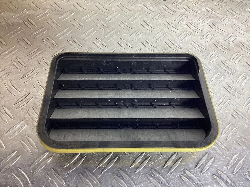Quarter panel pressure vent – Porsche Cayenne (92A) (2010-2017)