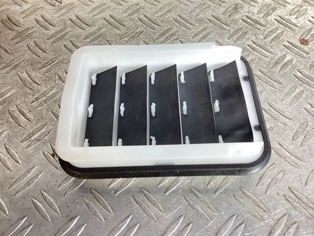 Quarter panel pressure vent – Lexus NX (2021-)
