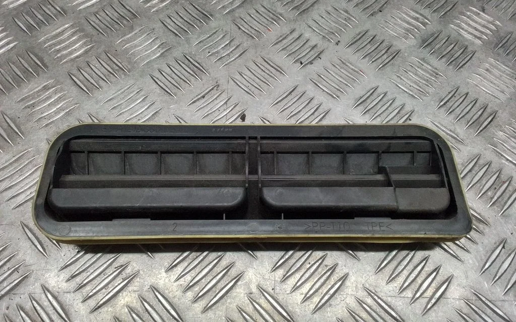 Quarter panel pressure vent – Mercedes-Benz E-Class W212 (2009-2016)
