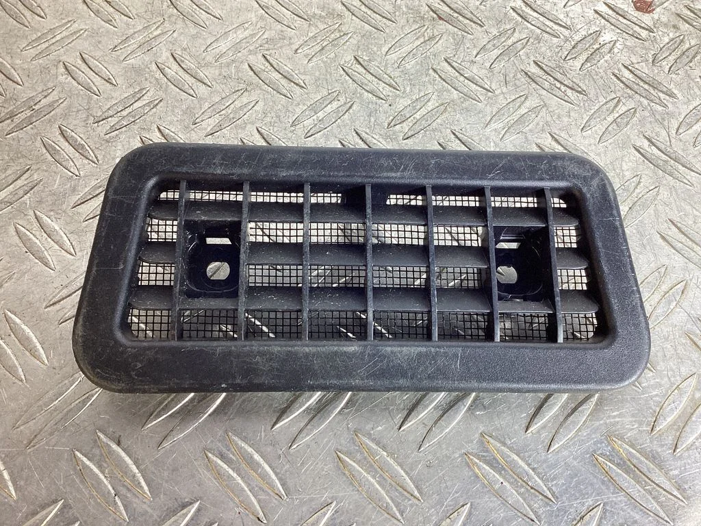 Quarter panel pressure vent – Lexus RX 450H (2016-)