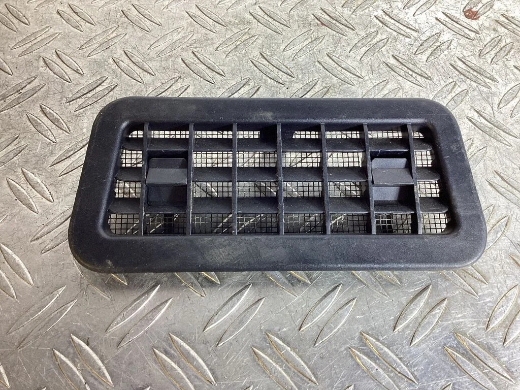 Quarter panel pressure vent – Lexus RX 450H (2016-)