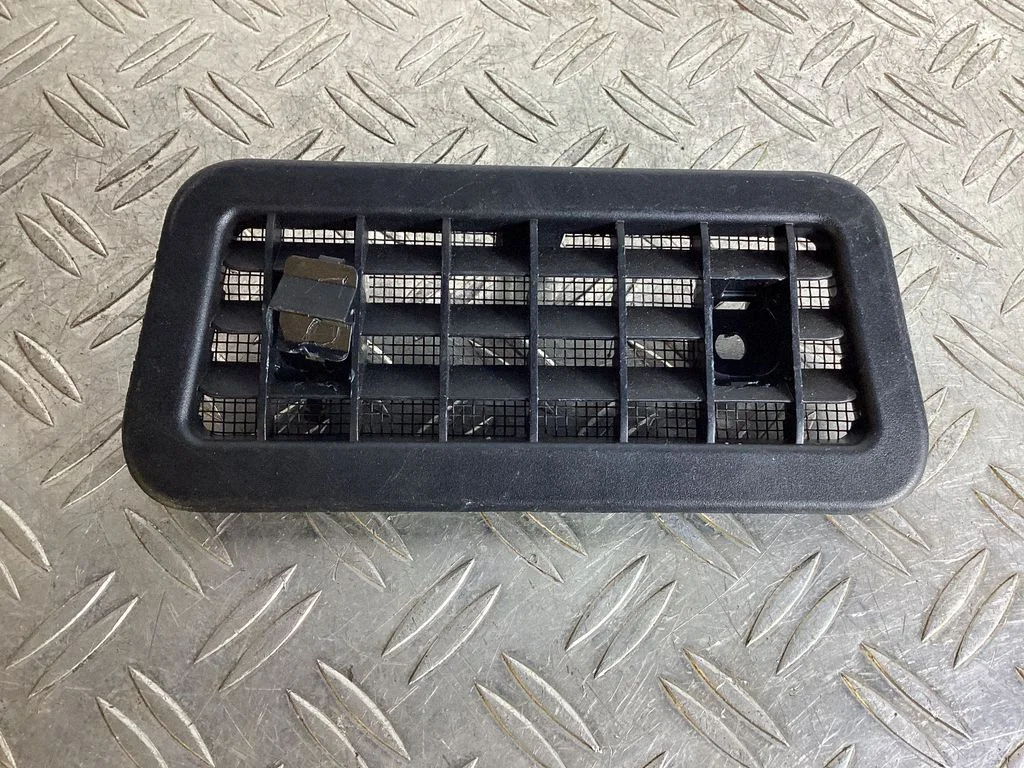 Quarter panel pressure vent – Lexus RX 450H (2016-)