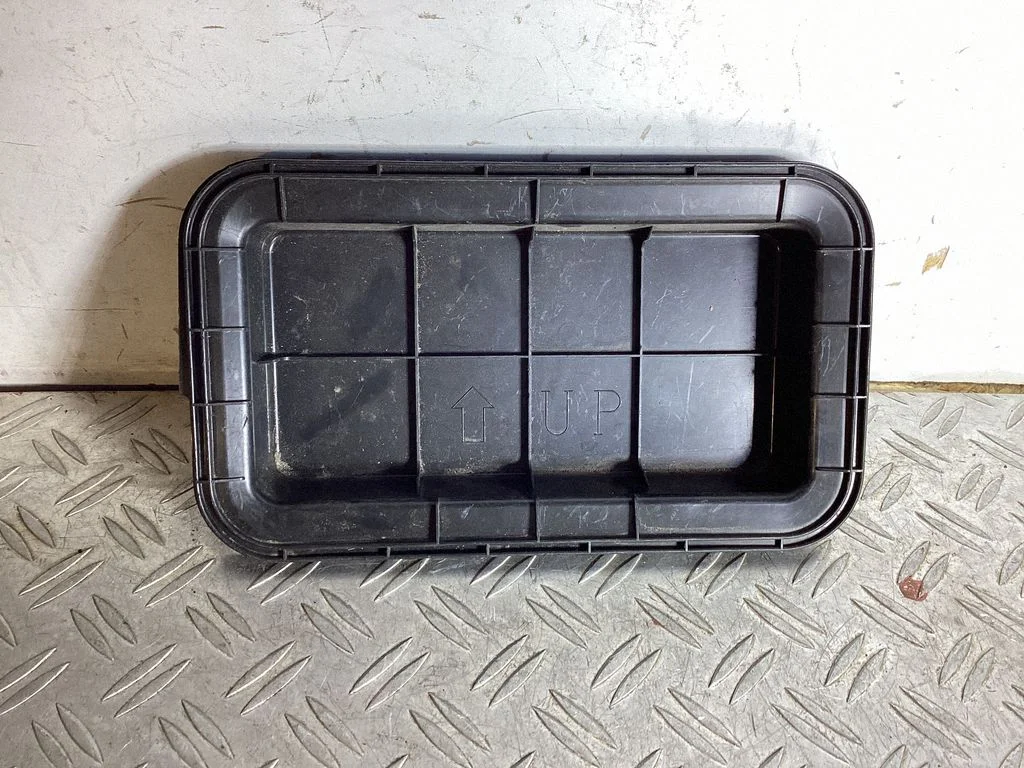 Quarter panel pressure vent – Lexus RX 450H (2016-)