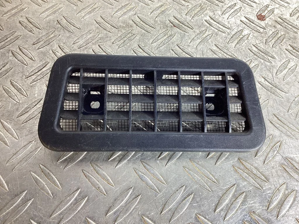Quarter panel pressure vent – Lexus RX 450H (2016-)
