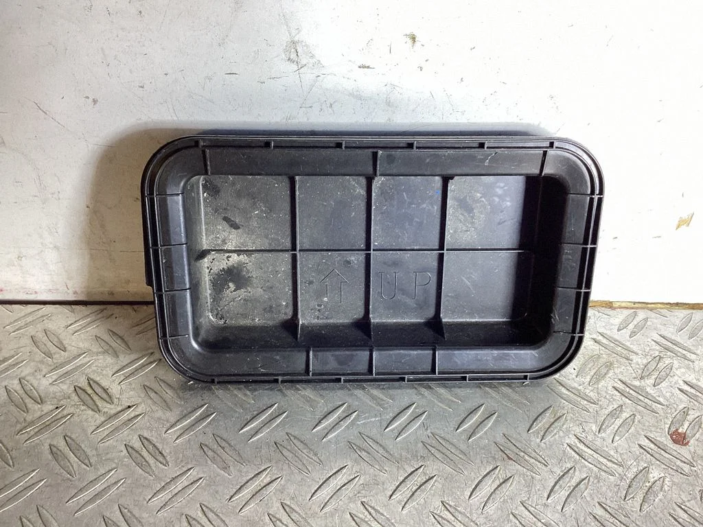 Quarter panel pressure vent – Lexus RX 450H (2016-)