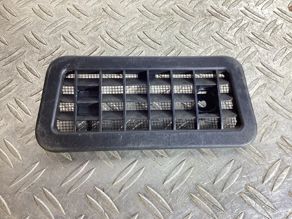 Quarter panel pressure vent – Lexus RX 450H (2016-)
