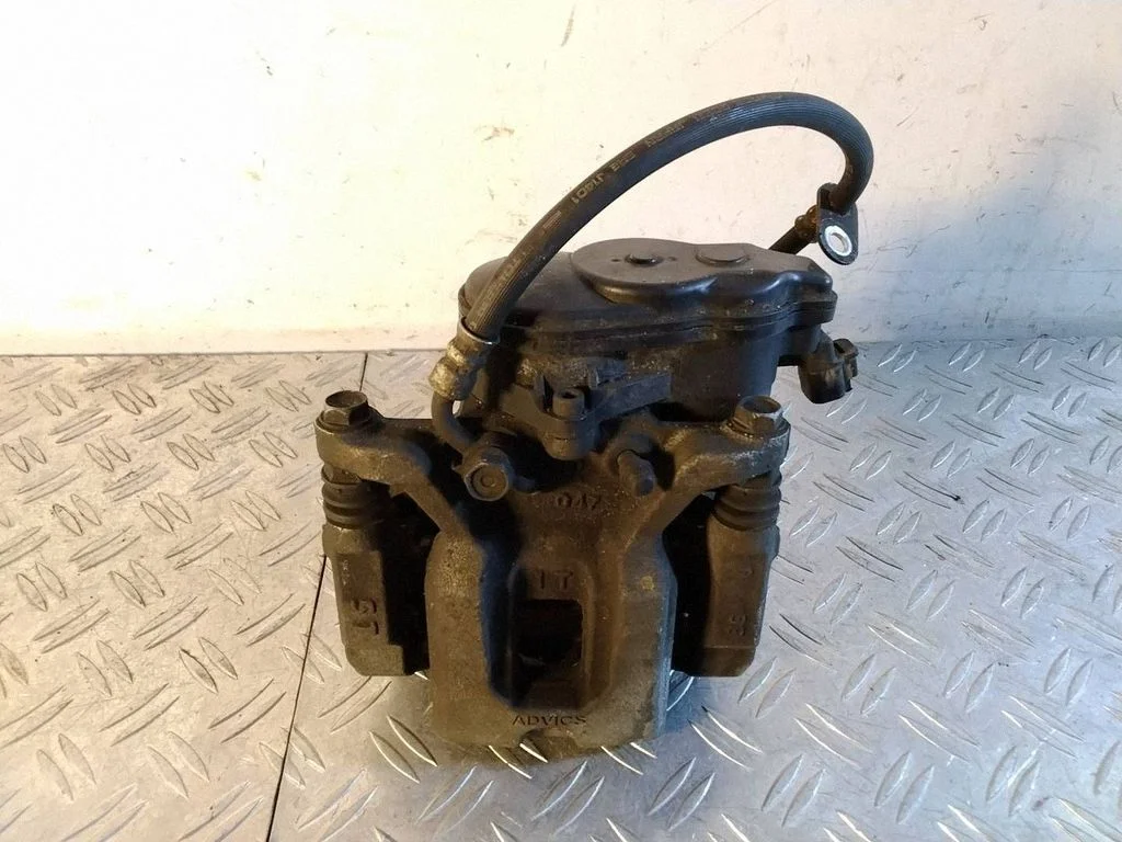 Rear brake caliper – Toyota RAV 4 (XA50) (2018-)