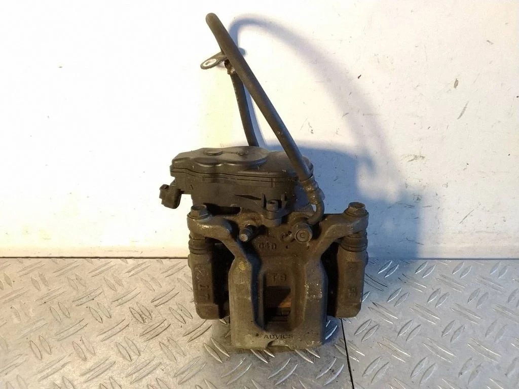 Rear brake caliper – Toyota RAV 4 (XA50) (2018-)